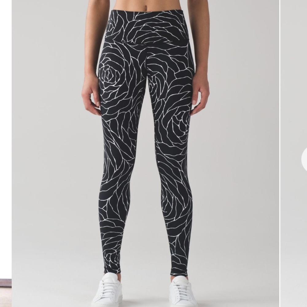 Lululemon Wunder Under Hi-Rise Tight (Luxtreme) Rose Alpine White Black size 4